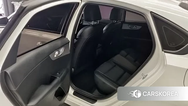 Kia The New K3 2nd generation 2021 Белый из Кореи, фото 2