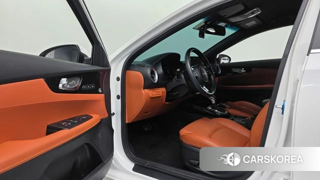 Kia The New K3 2nd generation 2022 Белый из Кореи, фото 2