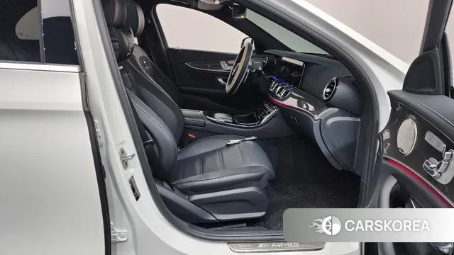 Mercedes-Benz E-Class W213 2022 Белый из Кореи, фото 2