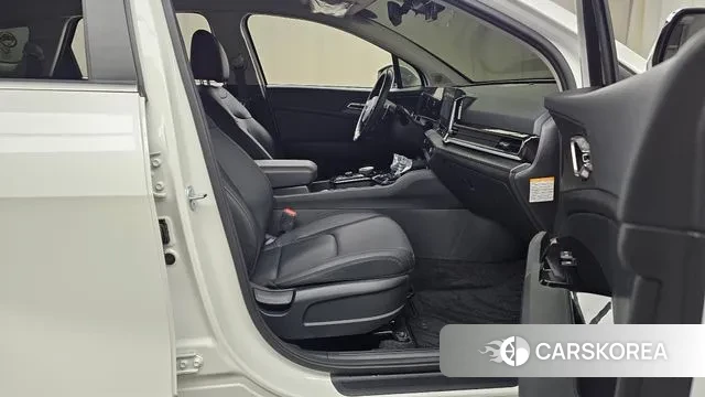 Kia Sportage 5th Generation Hybrid 2023 Белый из Кореи, фото 2