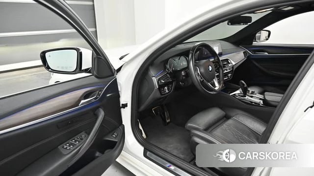 BMW 5 Series (G30) 2018 Белый из Кореи, фото 2