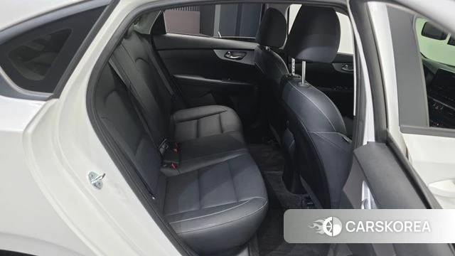 Kia The New K3 2nd generation 2021 Белый из Кореи, фото 2