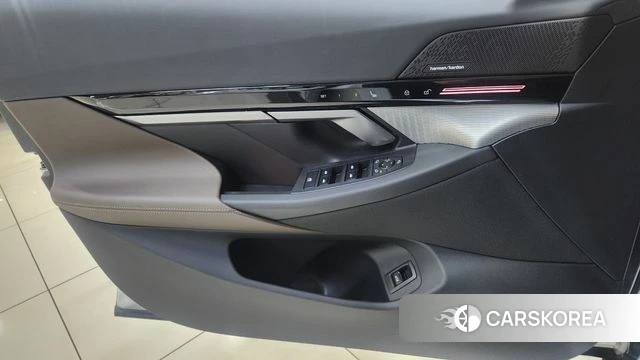 BMW 5 Series (G60) 2023 Белый из Кореи, фото 2