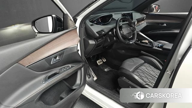 Peugeot 5008 second generation 2023 Белый из Кореи, фото 2