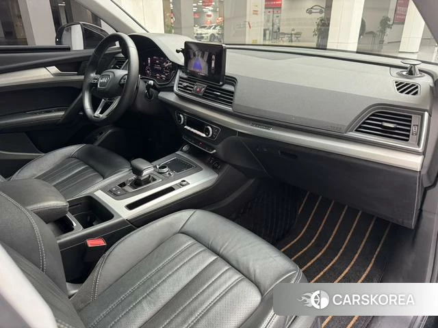 Audi Q5L 2021 Черный из Китая, фото 2