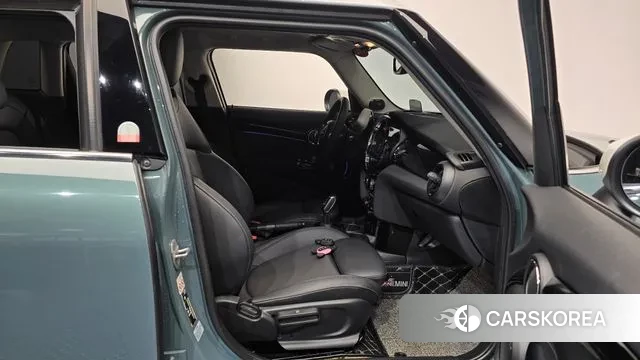 Mini Cooper S 2023 Цвет галактики из Кореи, фото 2