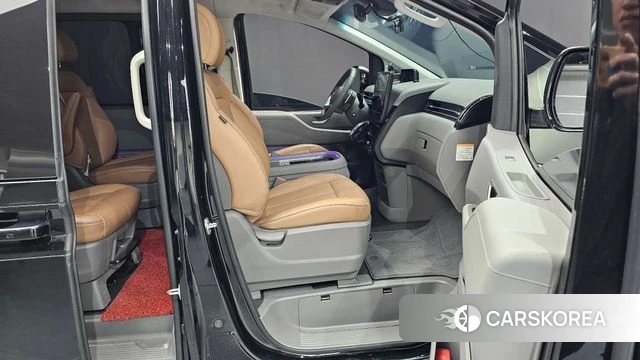 Hyundai Staria 2025 Черный из Кореи, фото 2