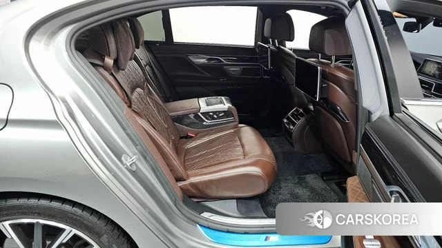 BMW 7 Series (G11) 2021 Серебряный из Кореи, фото 2