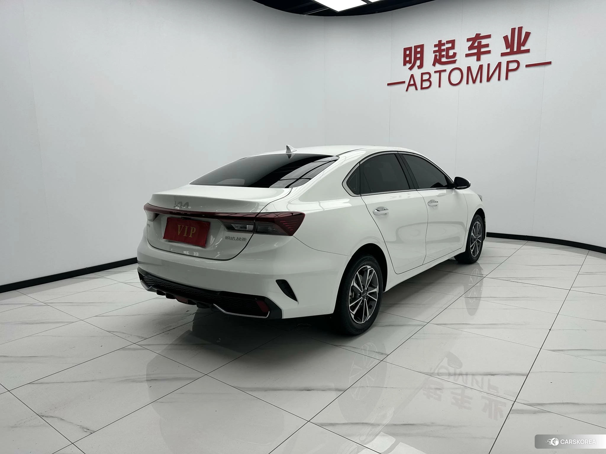 Kia K3 2023 Белый из Китая, фото 2