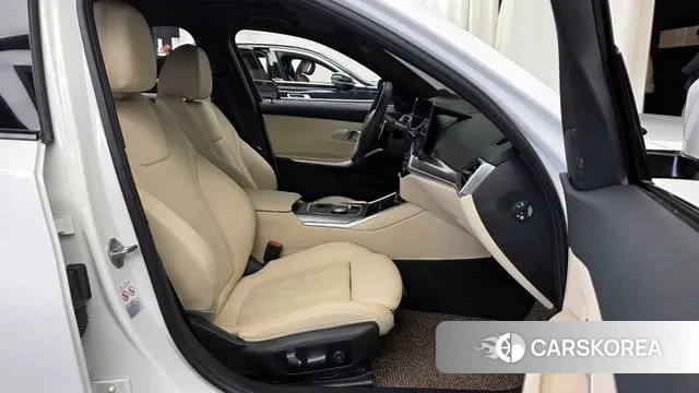 BMW 3 Series (G20) 2023 Белый из Кореи, фото 2