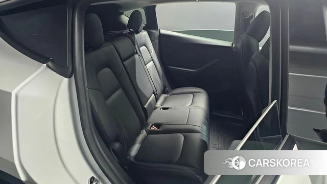 Tesla Model Y 2023 Белый из Кореи, фото 2