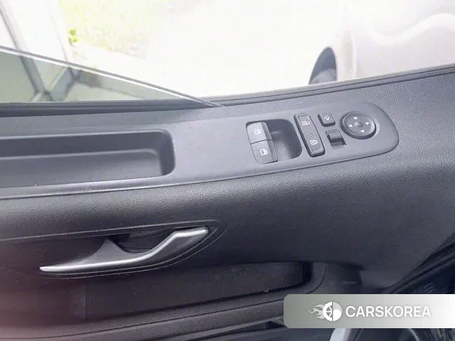 Hyundai Staria 2021 Серебристо-серый из Кореи, фото 2