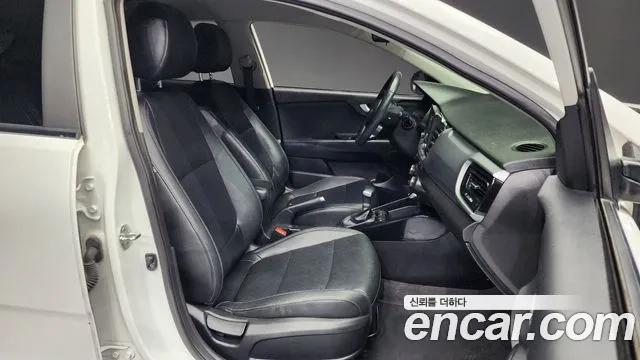 Kia Stonic 2018 Белый из Кореи, фото 2