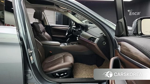 BMW 5 Series (G30) 2018 Серебристо-серый из Кореи, фото 2