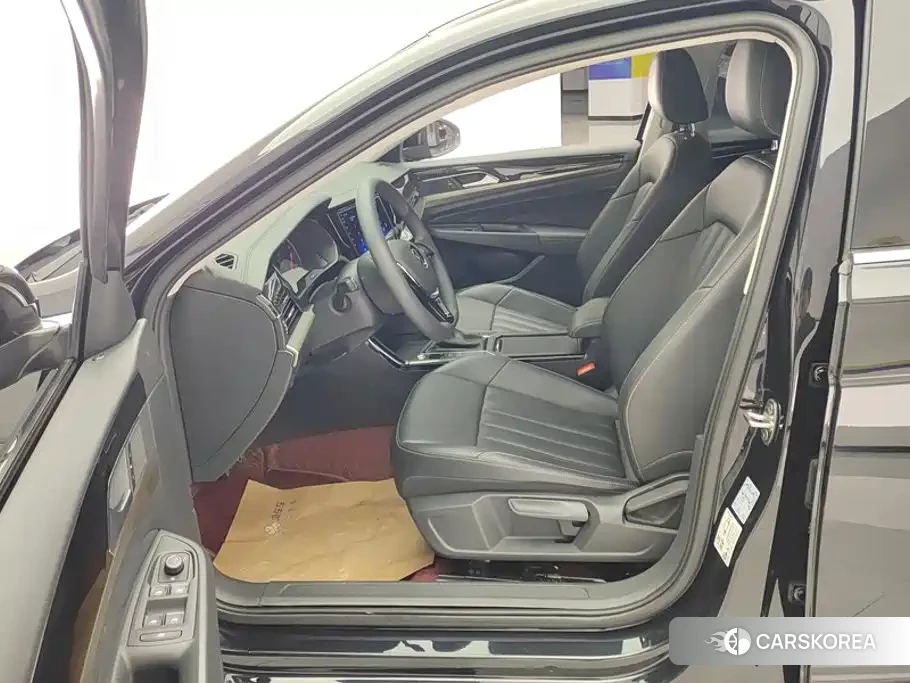 Volkswagen Passat 2023 Черный из Китая, фото 2