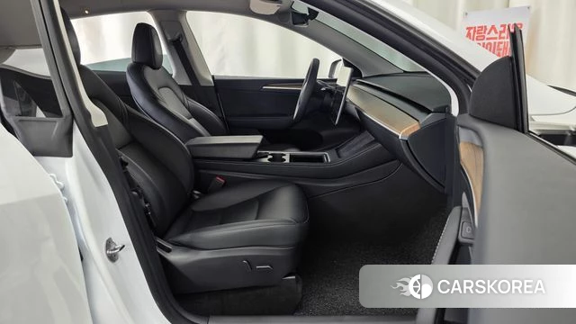 Tesla Model Y 2024 Белый из Кореи, фото 2