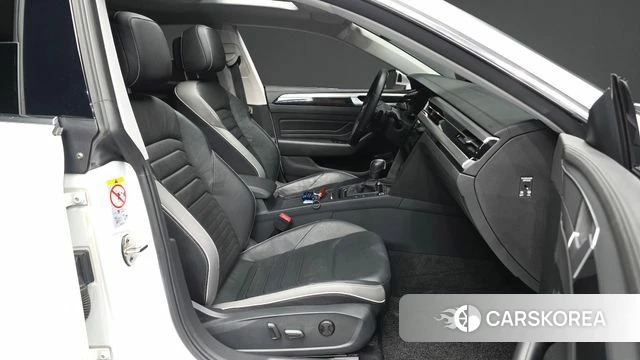 Volkswagen Arteon 2023 Белый из Кореи, фото 2