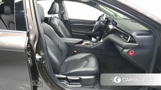 Toyota Camry (XV70) 2019 Коричневый из Кореи, фото 2