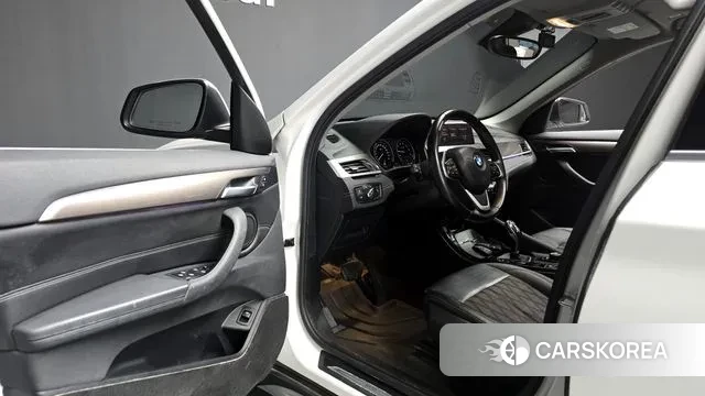 BMW X1 (F48) 2021 Белый из Кореи, фото 2