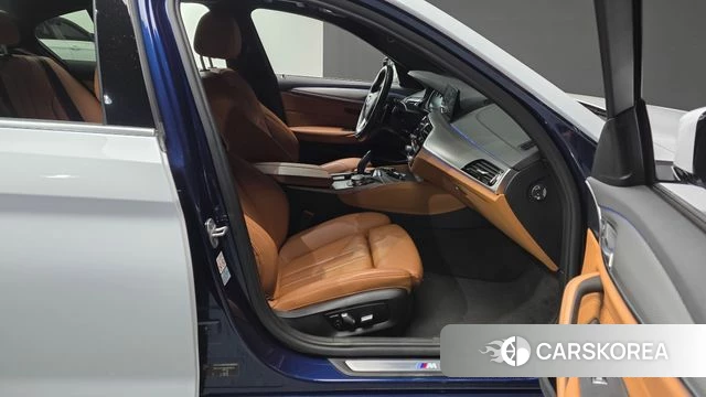 BMW 5 Series (G30) 2018 Белый из Кореи, фото 2