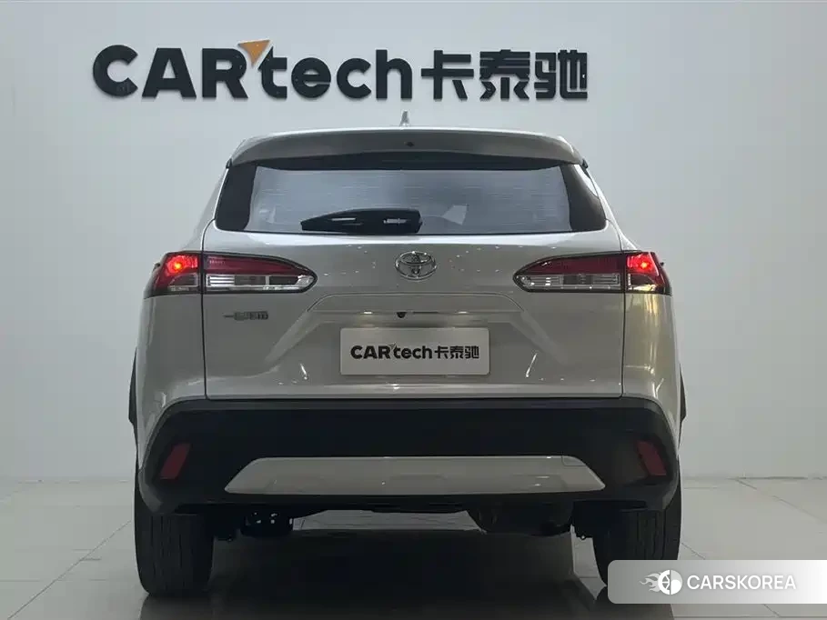 Toyota Corolla 2024 Белый из Китая, фото 2