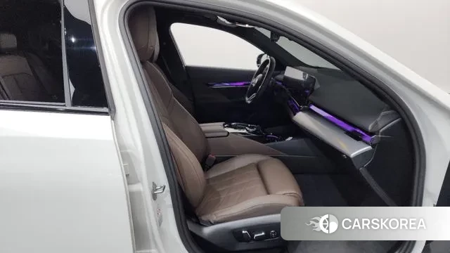 BMW 5 Series (G60) 2023 Белый из Кореи, фото 2