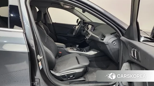 BMW 1 Series (F40) 2020 Серый из Кореи, фото 2