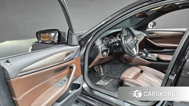 BMW 5 Series (G30) 2018 Серый из Кореи, фото 2