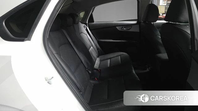 Kia The New K3 2nd generation 2022 Белый из Кореи, фото 2