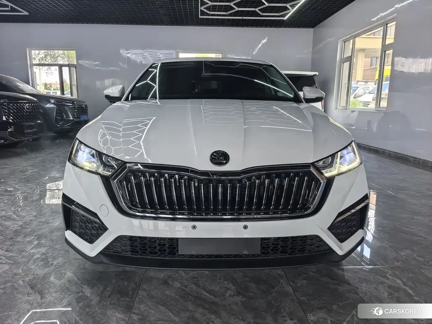 Skoda Octavia 2024 Белый из Китая, фото 2