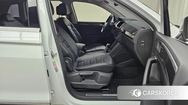 Volkswagen Tiguan second Generation 2021 Белый из Кореи, фото 2