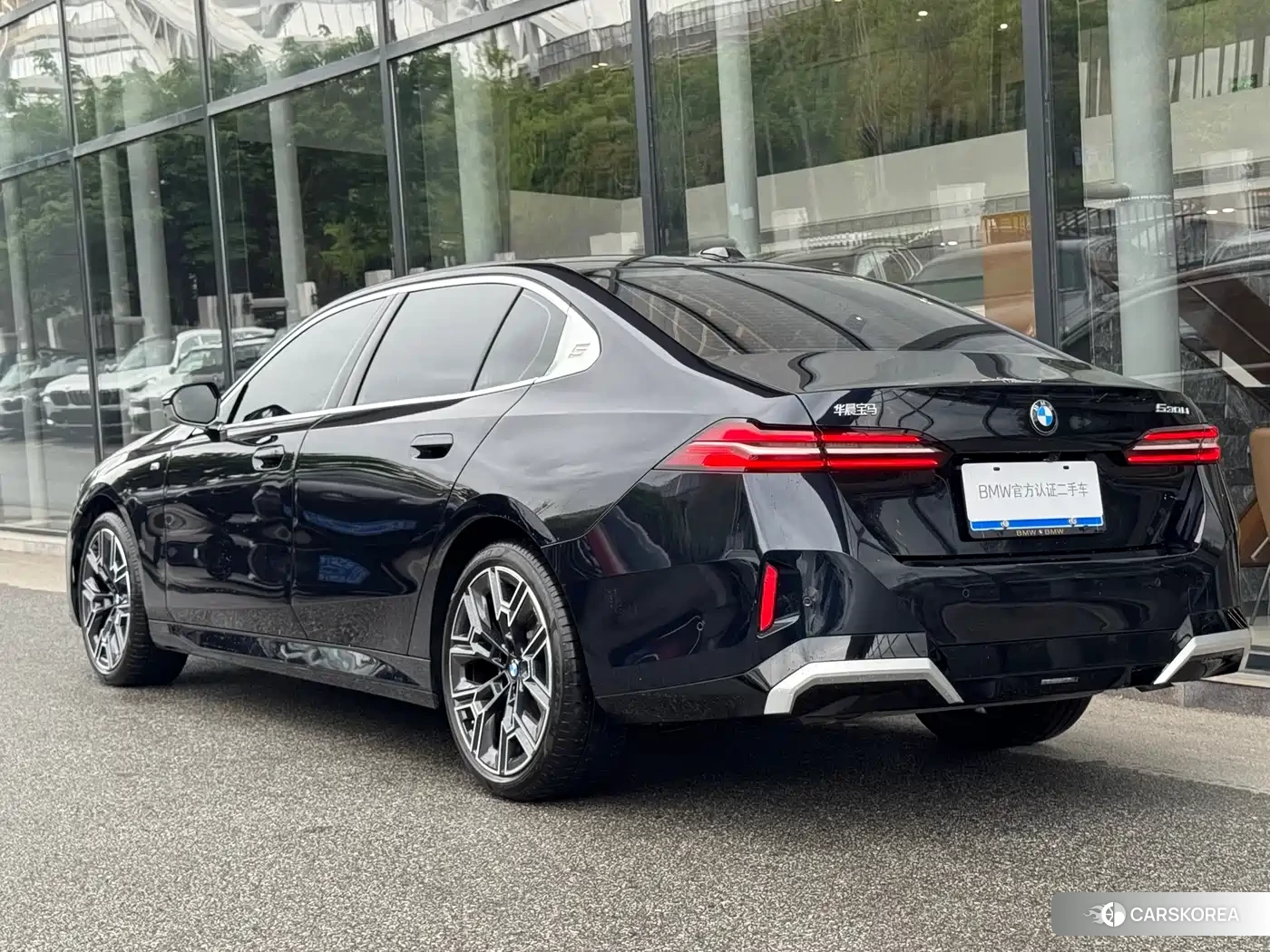 BMW 5 series 2025 Черный из Китая, фото 2