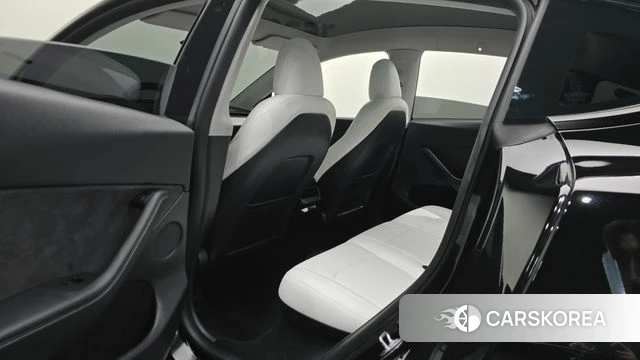 Tesla Model Y 2023 Черный из Кореи, фото 2