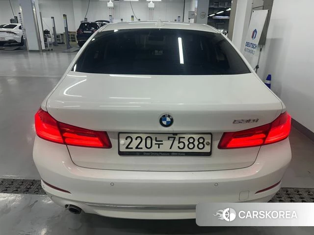 BMW 5 Series (G30) 2018 Белый из Кореи, фото 2