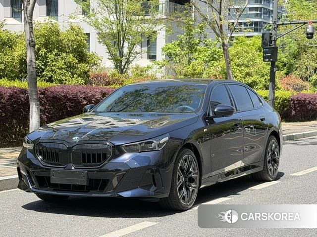 BMW 5 series 2025 Черный из Китая, фото 2