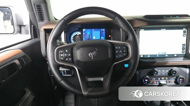 Ford Bronco 6th Generation 2023 Небесно-голубой из Кореи, фото 2