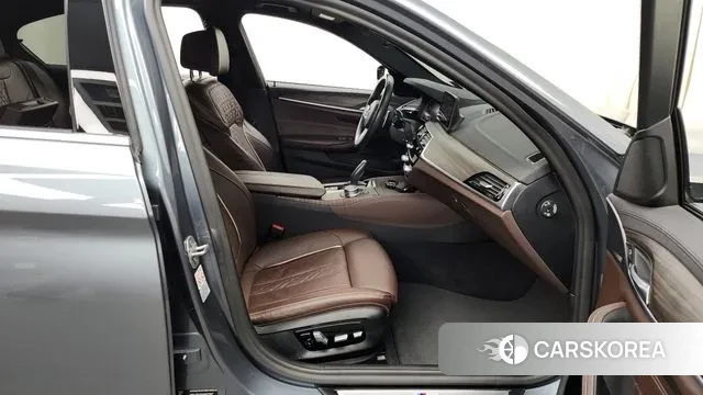 BMW 5 Series (G30) 2020 Серебряный из Кореи, фото 2