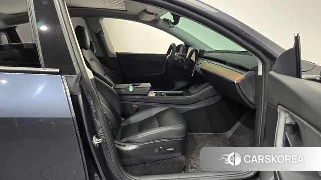 Tesla Model Y 2021 Серый из Кореи, фото 2