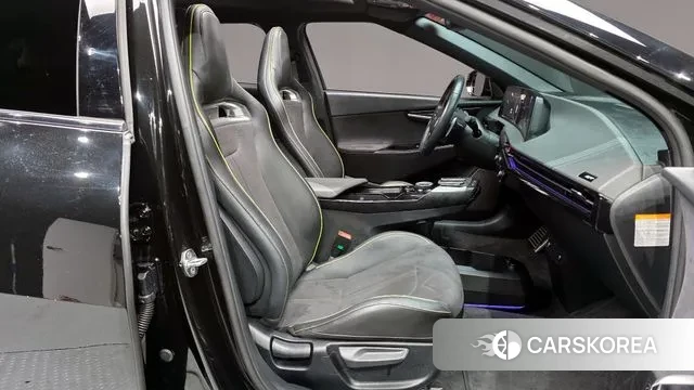 Kia EV6 2023 Черный из Кореи, фото 2