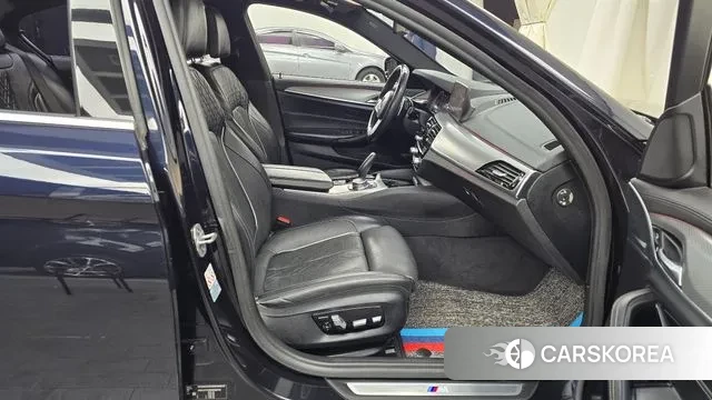 BMW 5 Series (G30) 2019 Черный из Кореи, фото 2