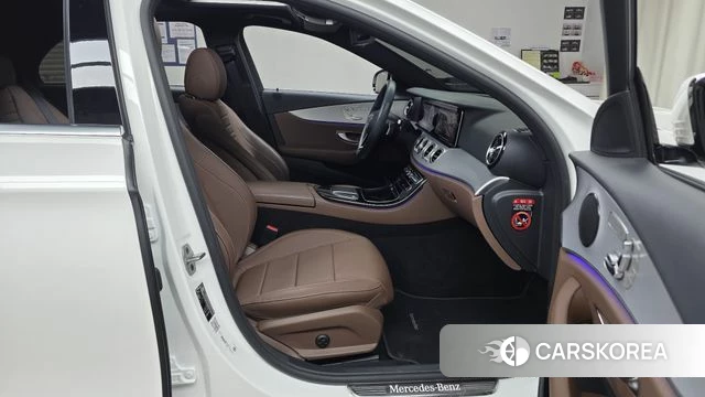Mercedes-Benz E-Class W213 2021 Белый из Кореи, фото 2