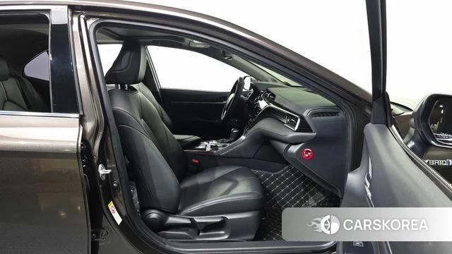 Toyota Camry (XV70) 2018 Коричневый из Кореи, фото 2