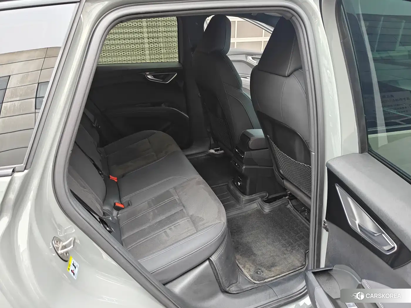Audi Q4 2023 Silver/gray из Китая, фото 2