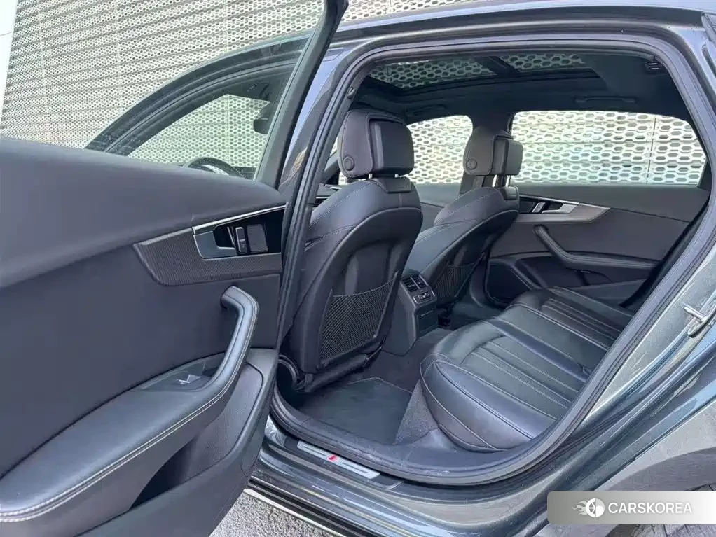 Audi A4L 2024 Silver/gray из Китая, фото 2