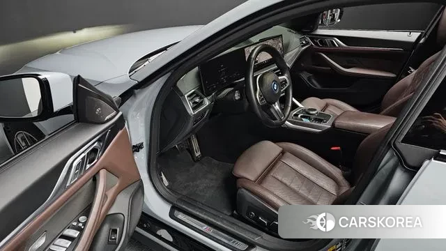 BMW i4 2024 Цвет галактики из Кореи, фото 2