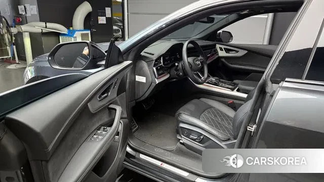 Audi Q8 (4M) 2023 Серый из Кореи, фото 2