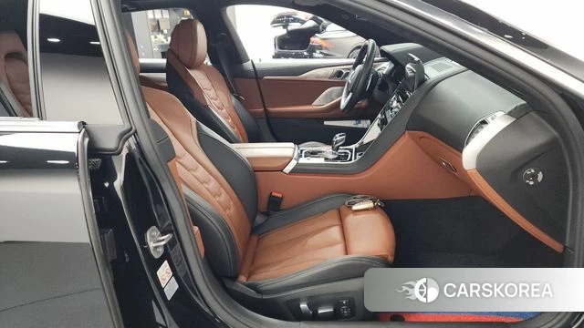 BMW 8 Series (G15) 2022 Черный из Кореи, фото 2