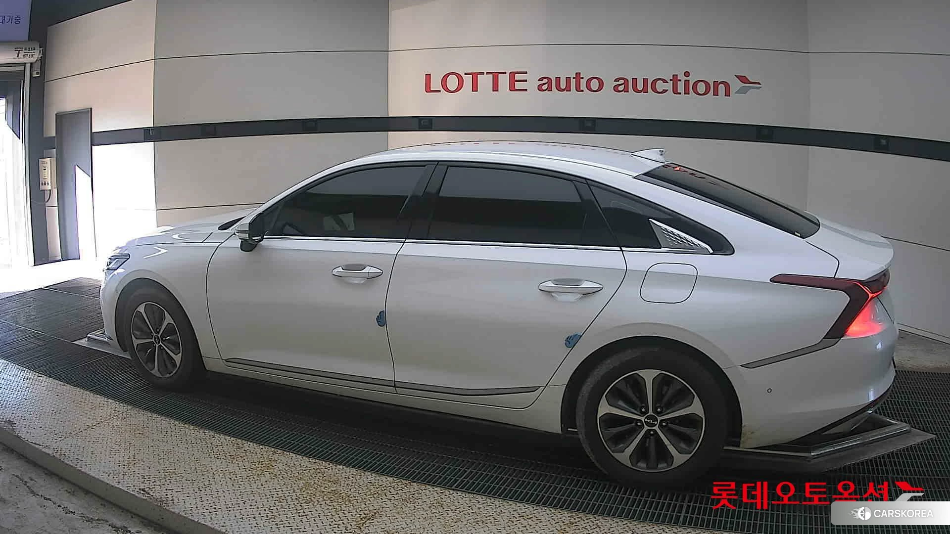 Kia K8 Hybrid 2023 Snow White Pearl из Кореи, фото 2