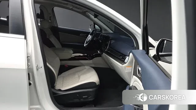 Kia Sportage 5th Generation Hybrid 2022 Белый из Кореи, фото 2