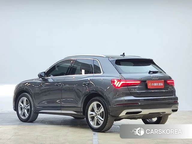 Audi Q3 2022 Темно-серый из Китая, фото 2